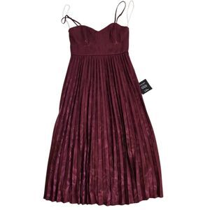 NWT Lulus Womens Chic Sensibility Jacquard Pleated Midi Dress Burgundy Small